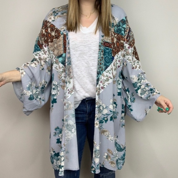 Entro Boho Festival Forget Me Not Floral Kimono - Picture 1 of 4